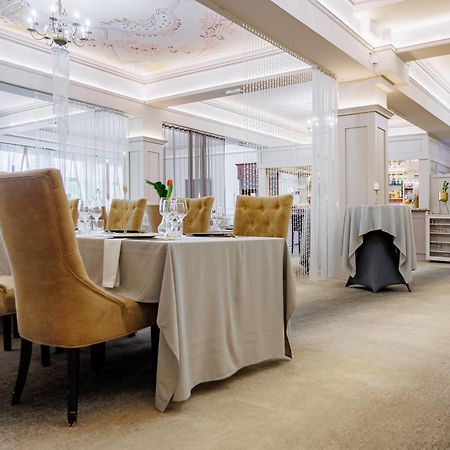 Hotel Cristal Park Dabrowa Tarnowska Экстерьер фото