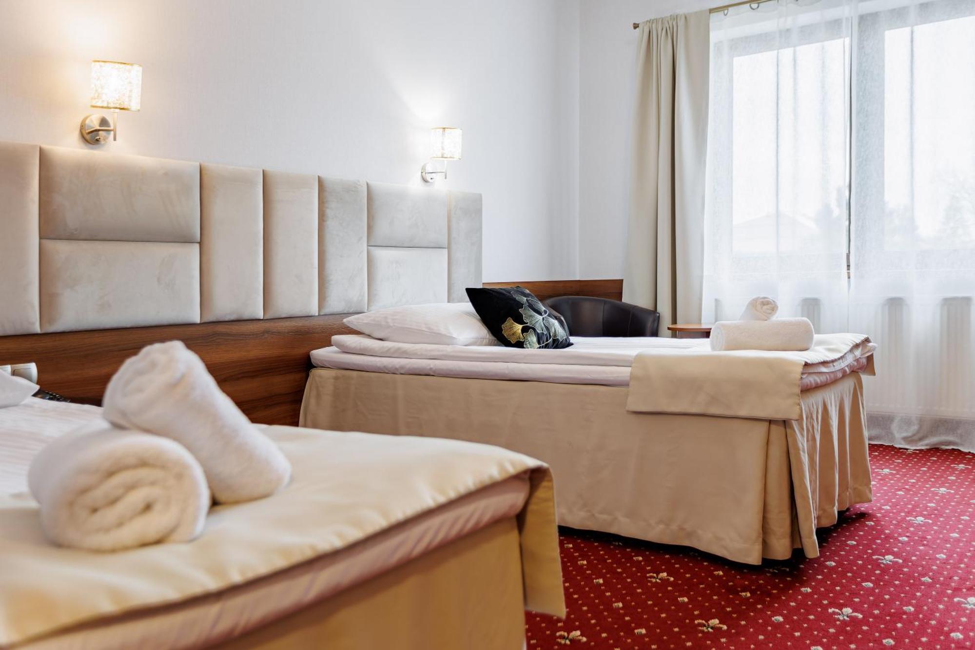 Hotel Cristal Park Dabrowa Tarnowska Экстерьер фото