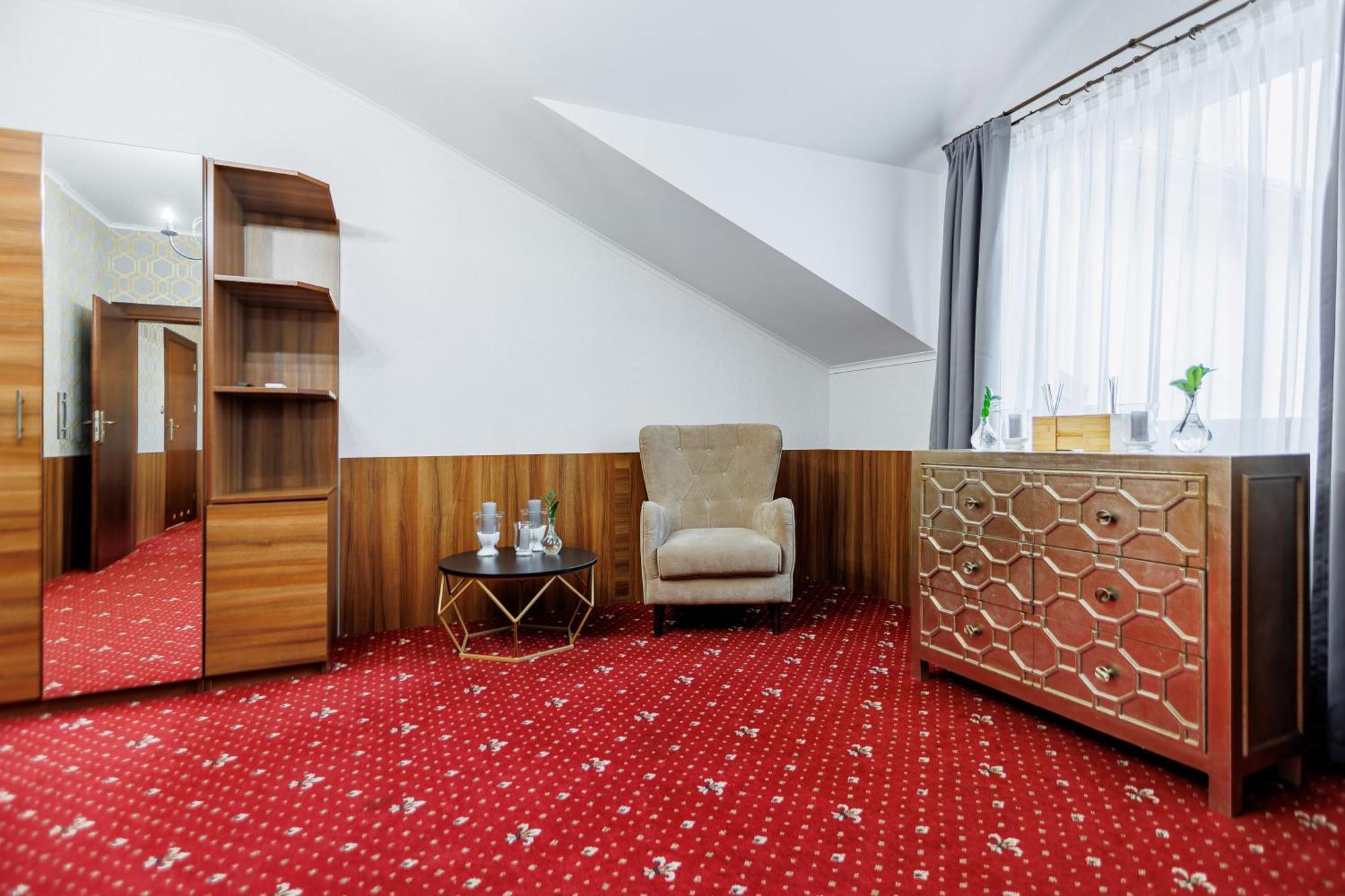 Hotel Cristal Park Dabrowa Tarnowska Экстерьер фото