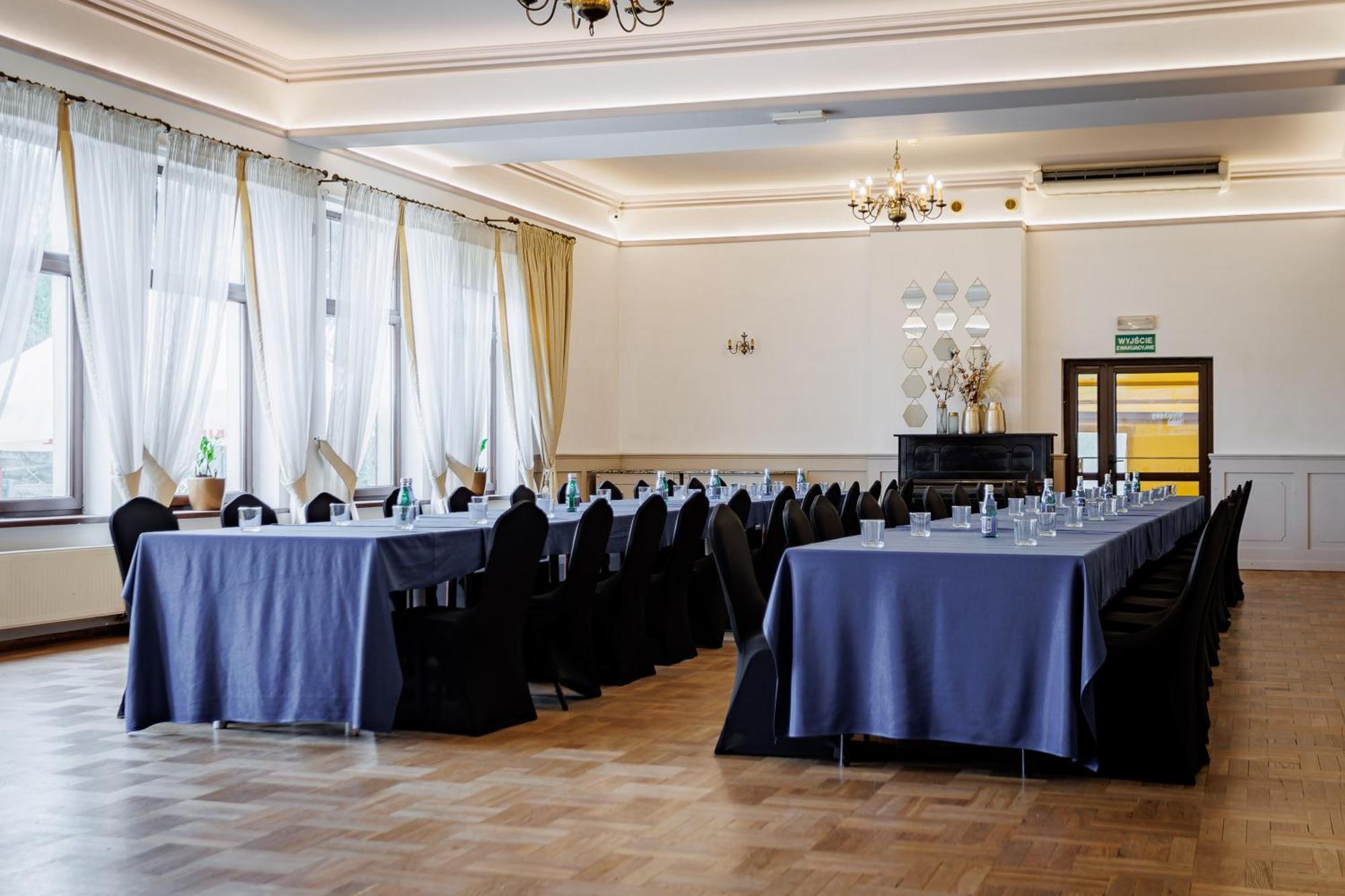 Hotel Cristal Park Dabrowa Tarnowska Экстерьер фото