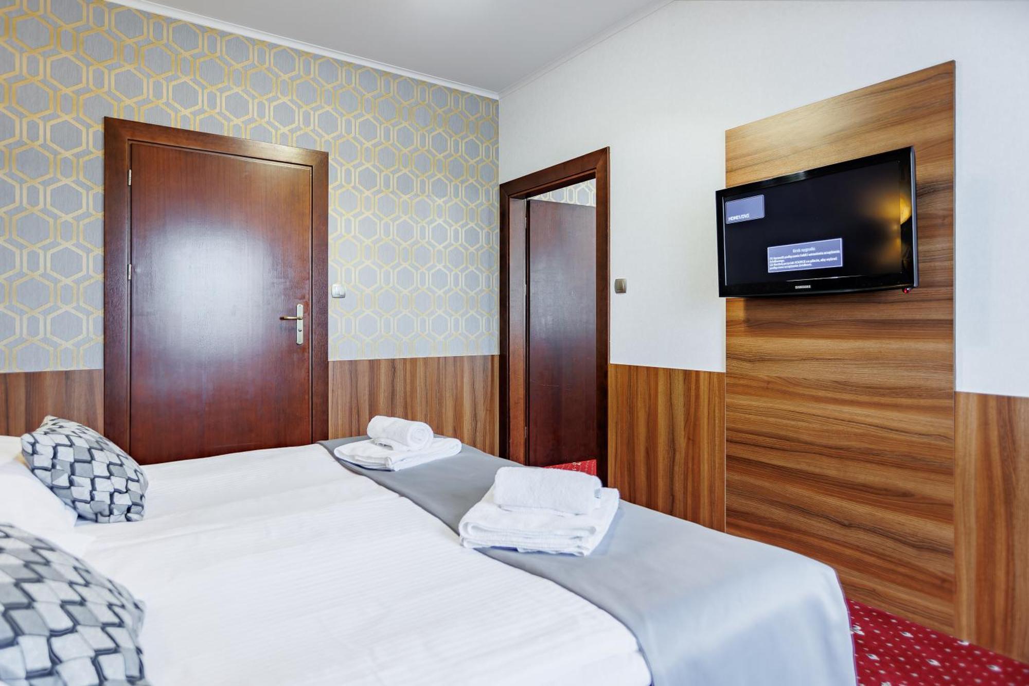 Hotel Cristal Park Dabrowa Tarnowska Экстерьер фото