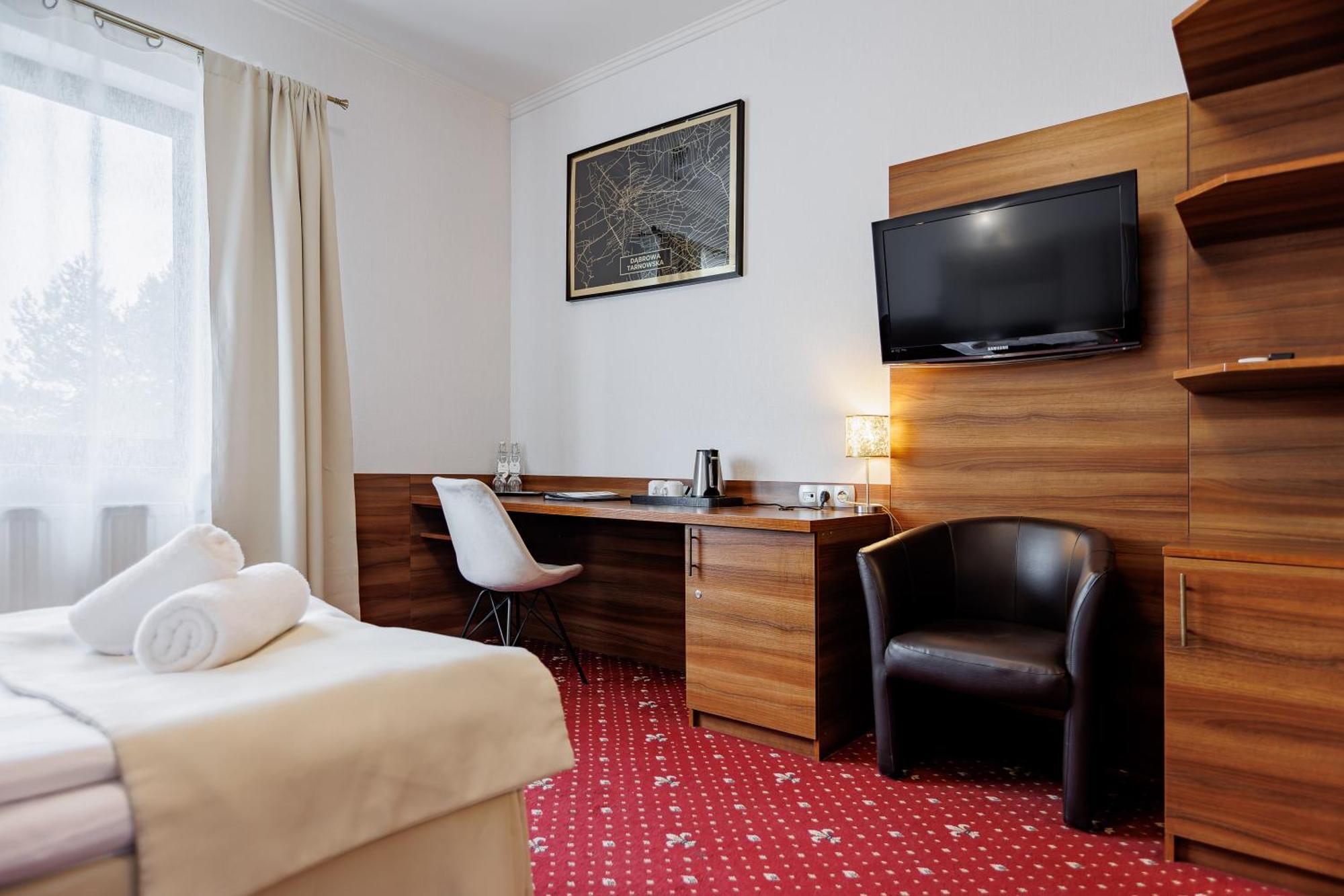 Hotel Cristal Park Dabrowa Tarnowska Экстерьер фото
