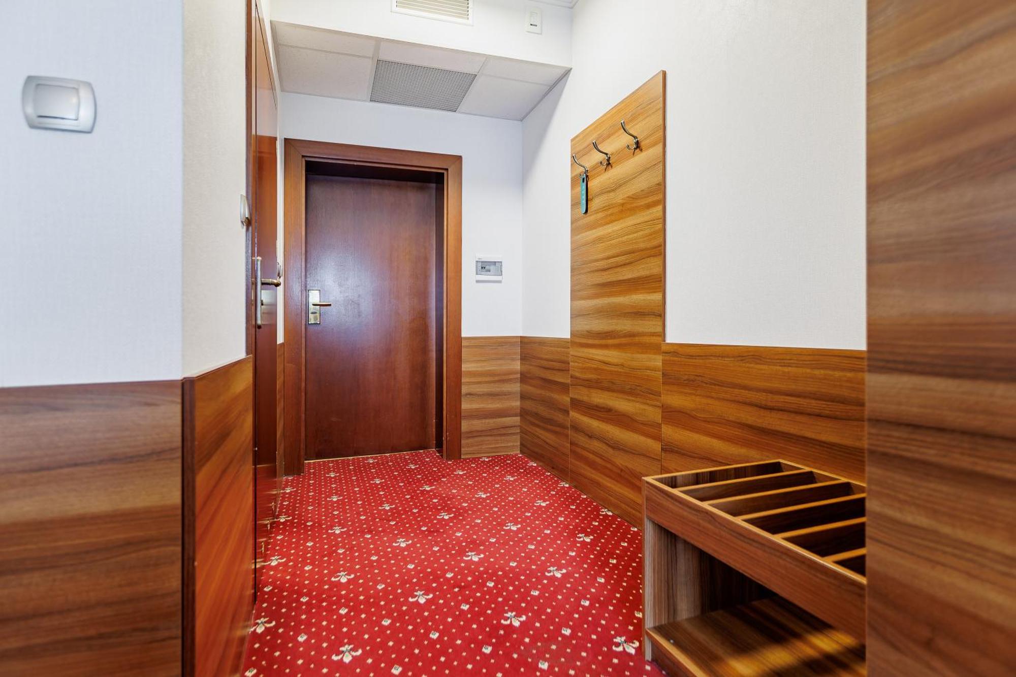 Hotel Cristal Park Dabrowa Tarnowska Экстерьер фото