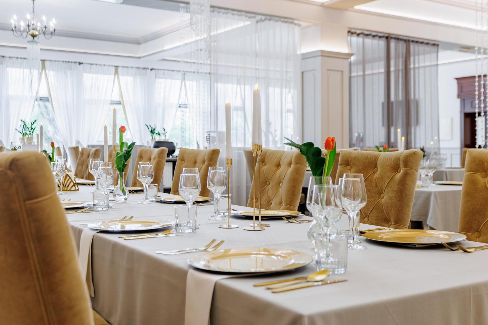 Hotel Cristal Park Dabrowa Tarnowska Экстерьер фото